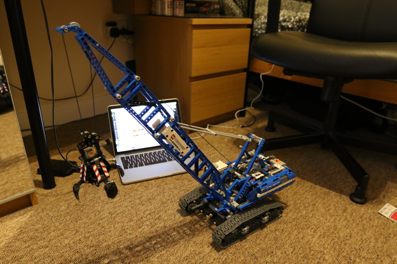 Illustration for article titled Lego Technic Crawler Crane: The Oppo Review